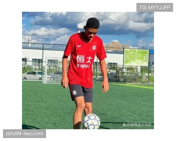 足球新星闪耀赛场，惊艳表现引爆全球期待